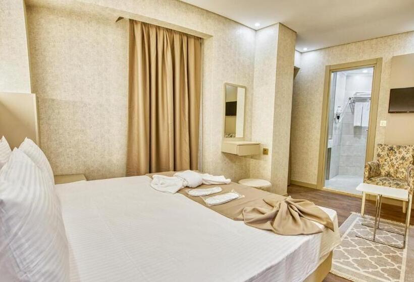 اتاق لوکس با بالکن, Florina