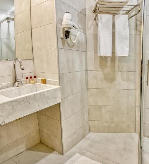 اتاق استاندارد سه تخته با بالکن, Florina