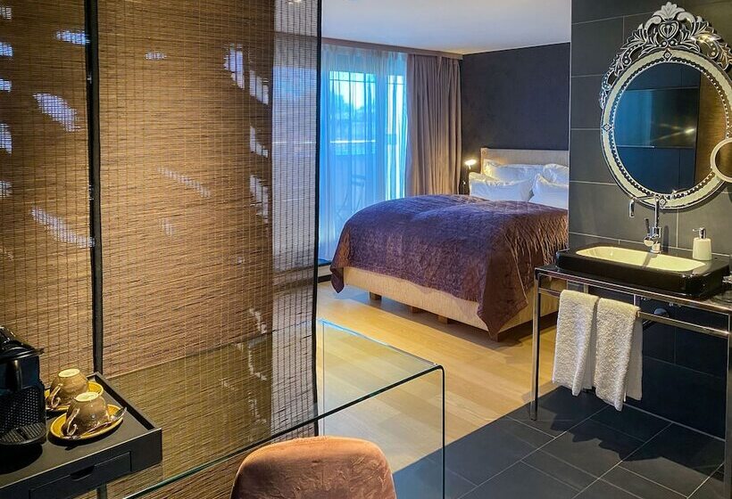 Standard Studio Double Bed, La Mansion Vi Vadi