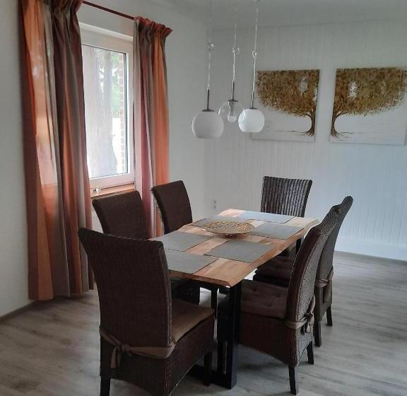 Дом 3 Спальни, Zur Erholung & Restaurant Amme's Landhaus
