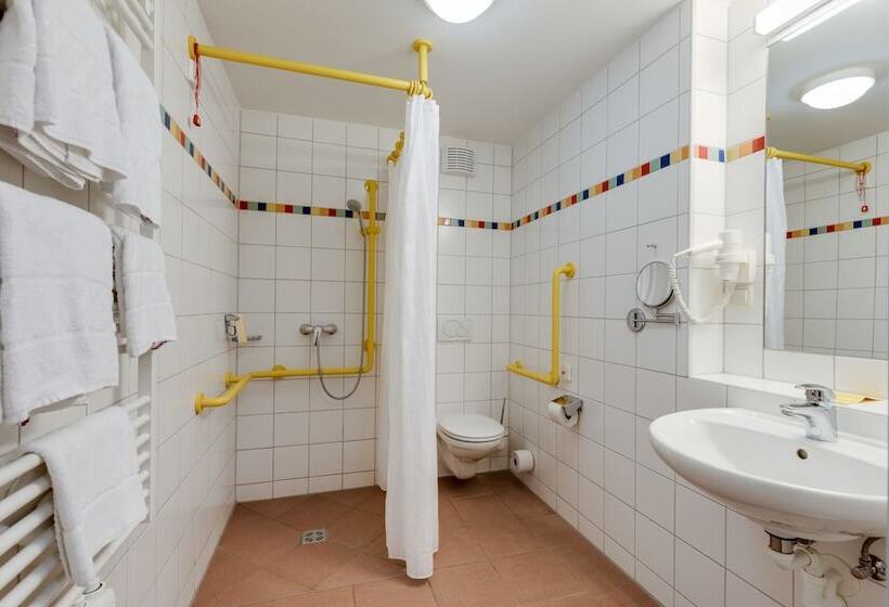 スタンダード4人部屋, Jufa Hotel Veitsch