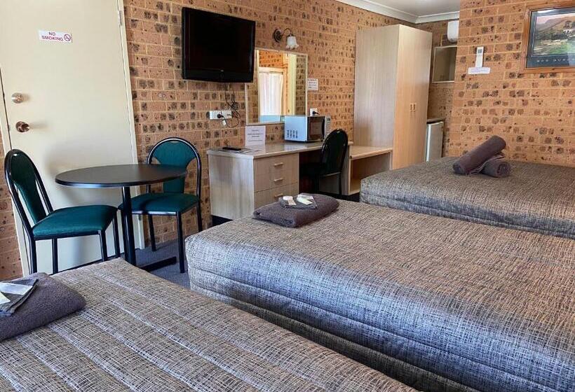 Семейный Номер Вид на Сад, Aberdeen Motel
