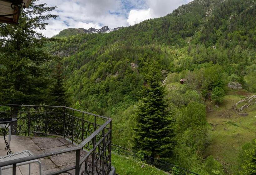 Номер Deluxe с Балконом, Villa Pineta