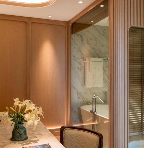 سوئیت پرزیدنت, Fleur De Lys Hotel Quy Nhon