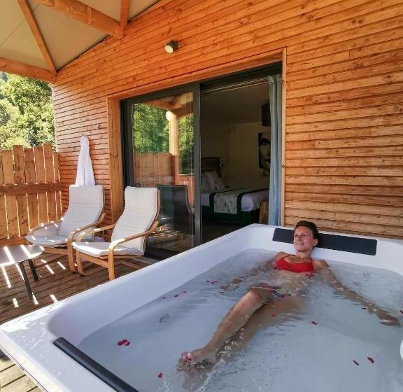 Люкс Повышенной Комфортности, Le Volcan Des Sens, Chambres D Hotes De Luxe Et Spa