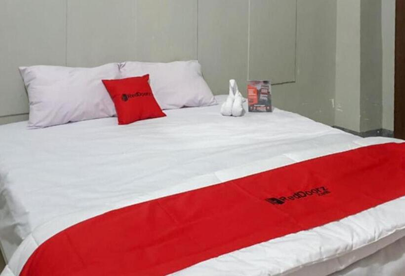 Номер Стандарт, Reddoorz @ Hotel Yaki Mamuju