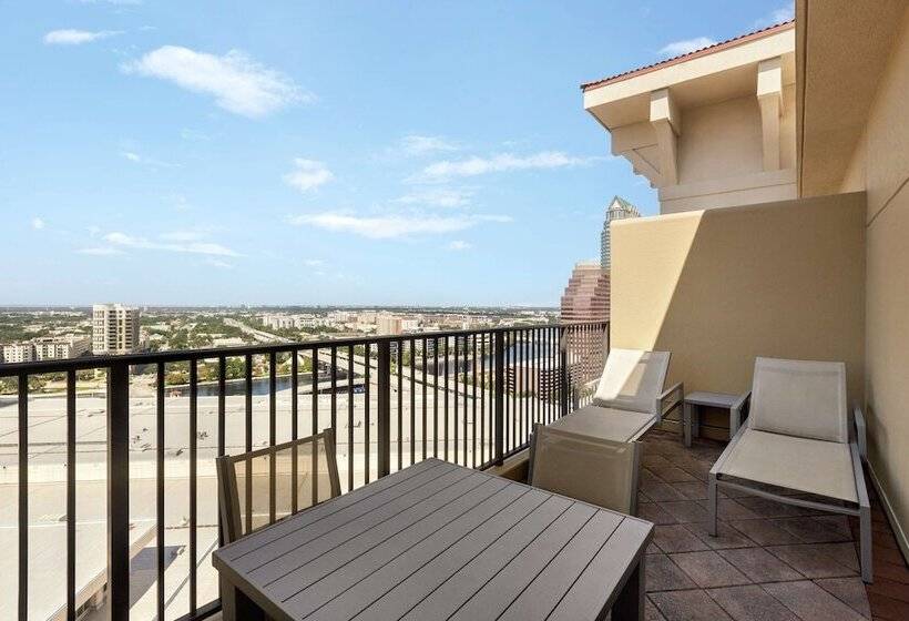 스탠다드 룸 더블 침대, Embassy Suites By Hilton Tampa Downtown Convention Center