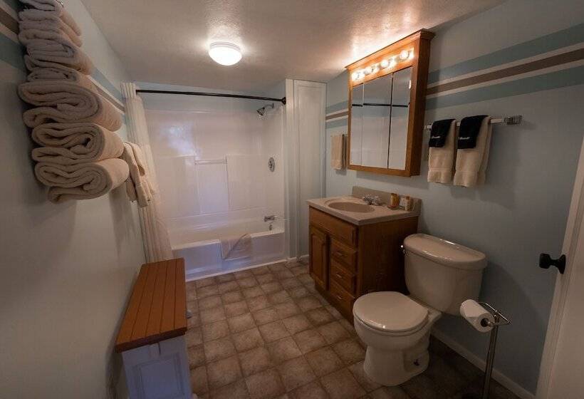 Family Suite, Austin S Chuckwagon Motel