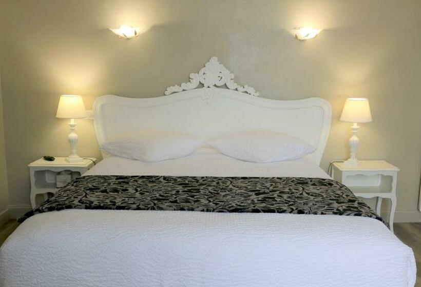 Номер Стандарт, Hostellerie La Bruyere