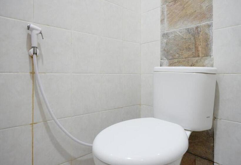 Номер Deluxe, Reddoorz @ Jalan Majapahit Semarang