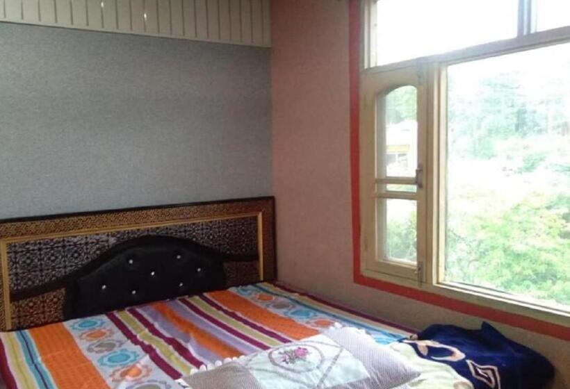 디럭스 룸, Yellowoaks Guest House