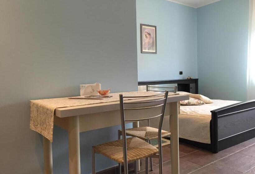 Студия Стандарт, Agriturismo Finestre Di Langa