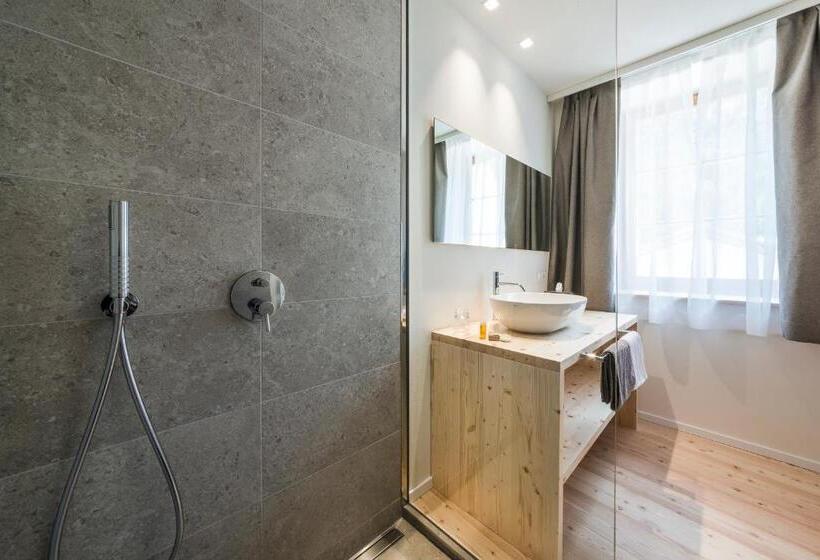 اتاق لوکس, Zum Hirschen Boutique Hotel Val Di Non