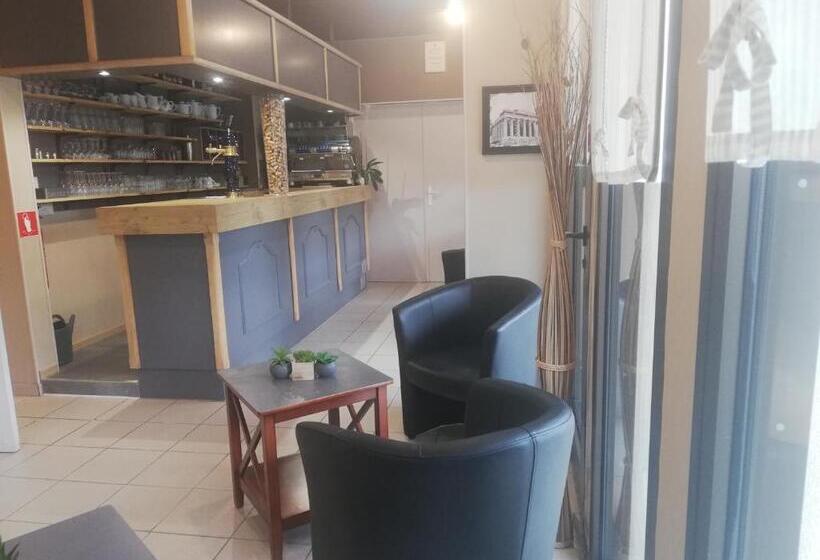 Номер Basic, Logis Hotel Restaurant L Orée Des Bois