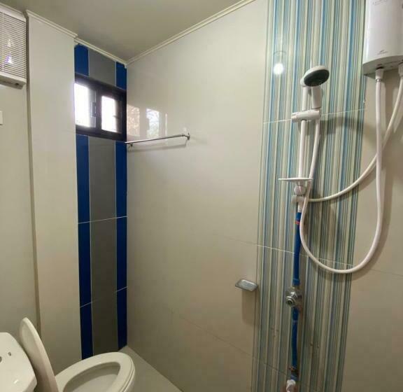 Трехместный Номер Стандарт Совместная Ванная, Reddoorz Plus @ Lhexlyn Resort San Narciso