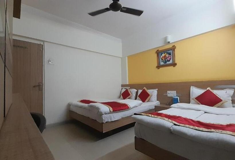 Трехместный Номер Deluxe, S K Palace