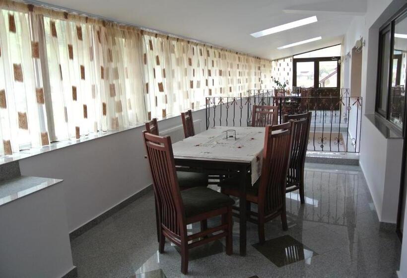 패밀리 룸, Pensiune Restaurant Piatra Craiului