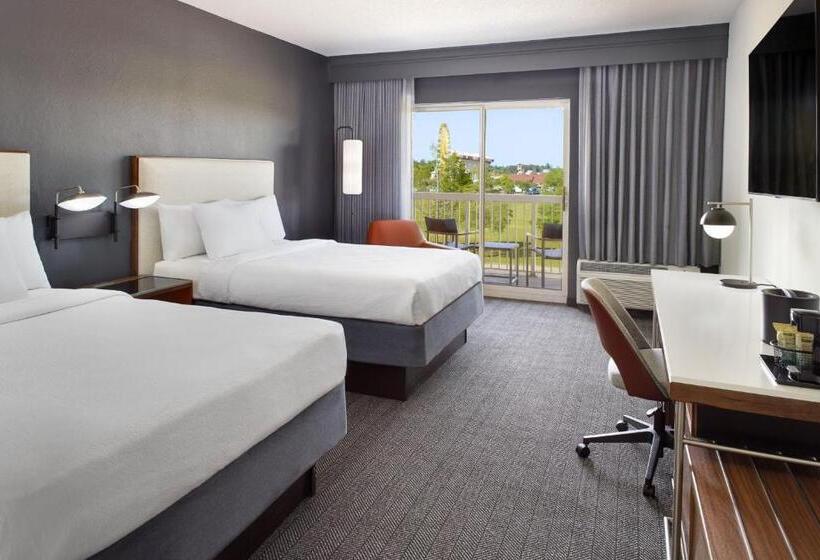 Номер Стандарт с Балконом, Courtyard By Marriott Myrtle Beach Broadway