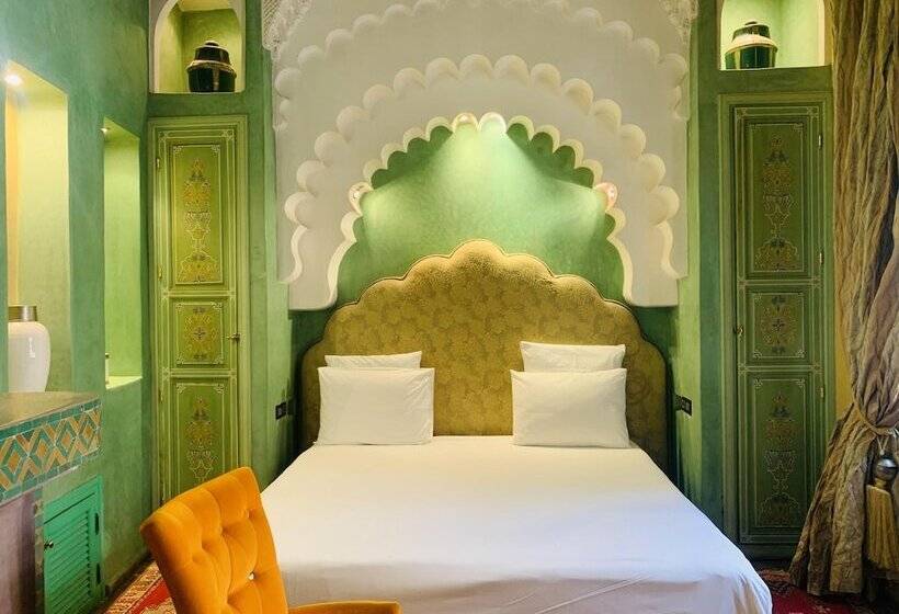 سوییت جونیور, Riad Moullaoud