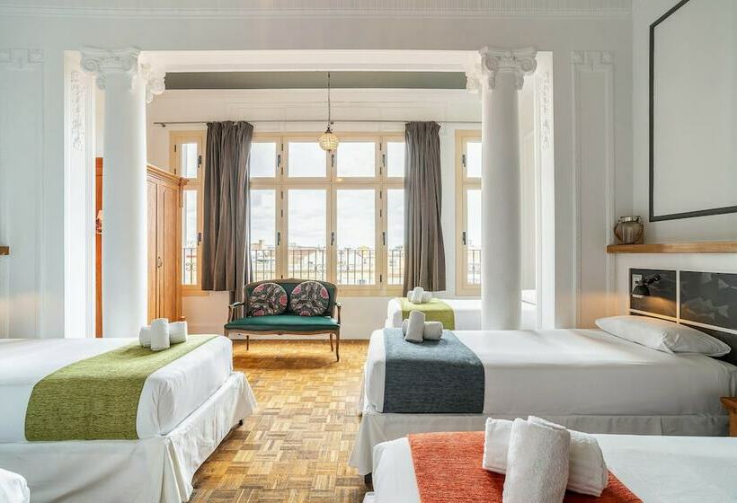 Четырехместный Номер Стандарт, Casa Gracia Barcelona   Hostel