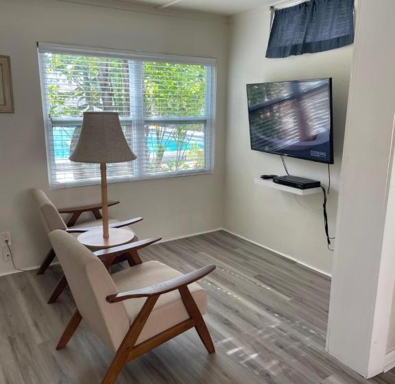 스탠다드 스튜디오, Venice Beach Villas