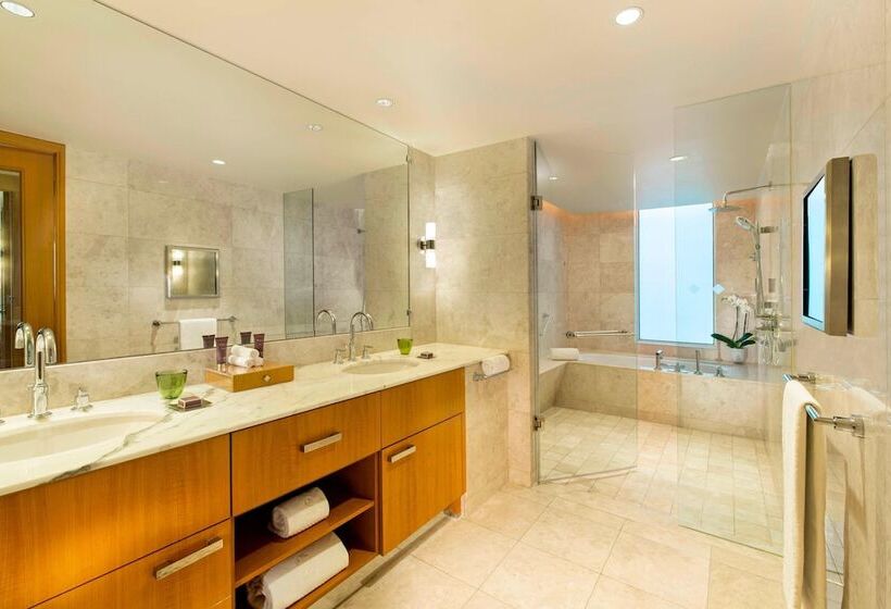 Люкс Клуб, Ritz Carlton Difc Downtown Dubai