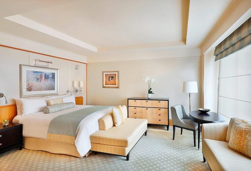 Номер Клуб Кровать Кинг, Ritz Carlton Difc Downtown Dubai