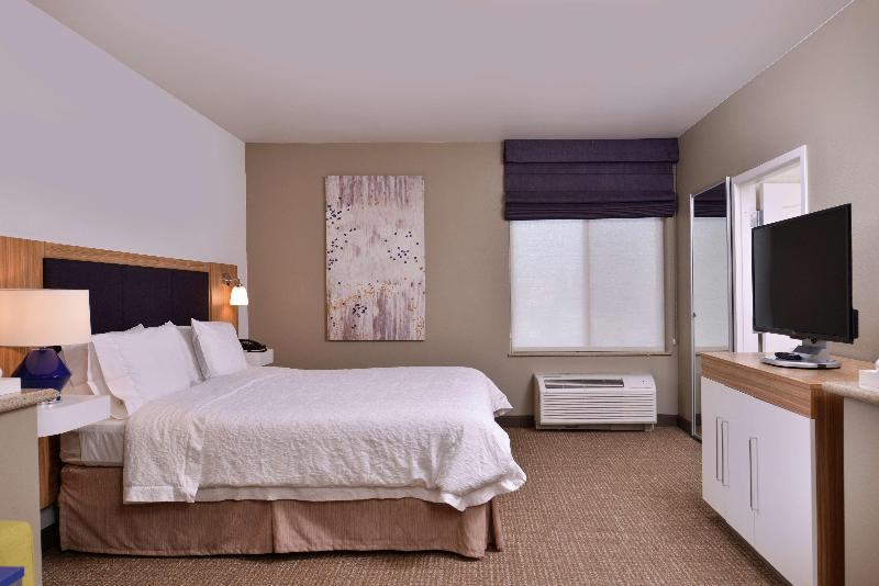 带大床的标准工作室, Hampton Inn & Suites Woodland Sacramento Area