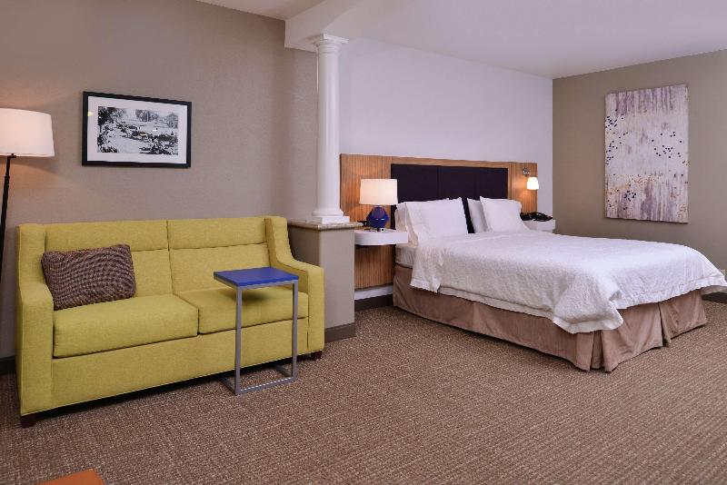 带大床的标准工作室, Hampton Inn & Suites Woodland Sacramento Area