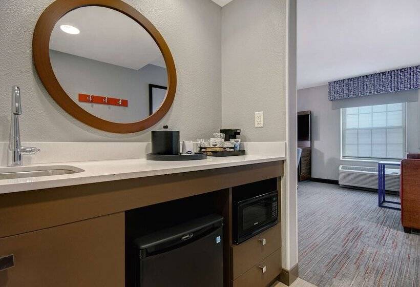 スタンダードスタジオ, Hampton Inn & Suites Yonkers