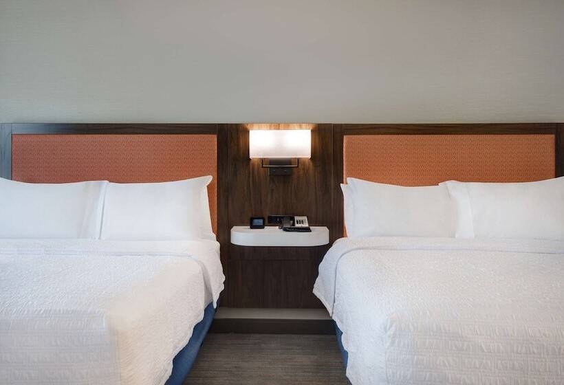 ２ダブルベッドのスタンダードルーム, Hampton Inn & Suites Yonkers