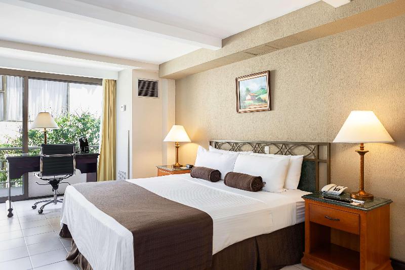 Полулюкс, Wyndham San Jose Herradura