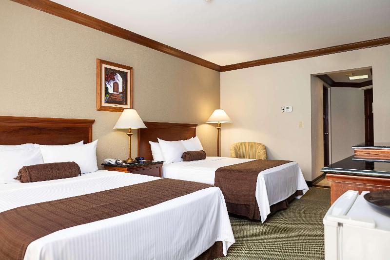 プールビュースタンダードルーム, Wyndham San Jose Herradura