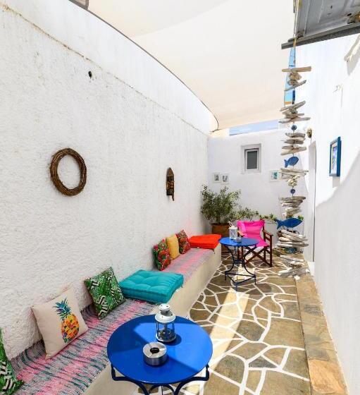 Economy Triple Room, Liostasi