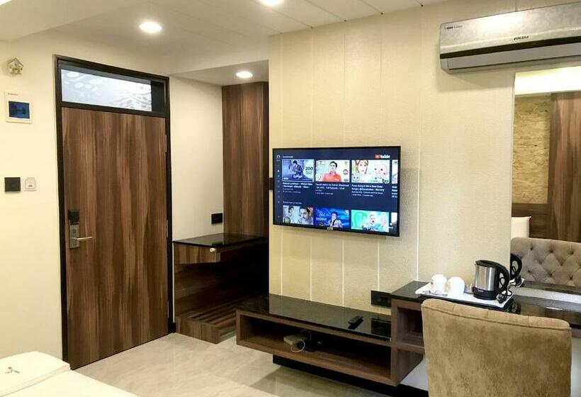 Номер Deluxe, Meenakshi Inn