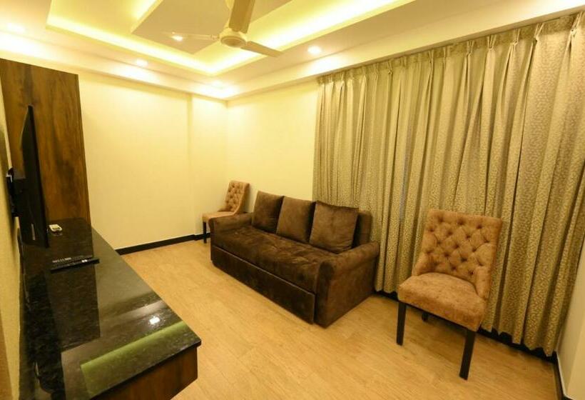Номер Deluxe, Meenakshi Inn