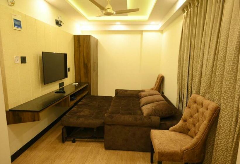 Люкс Повышенной Комфортности, Meenakshi Inn