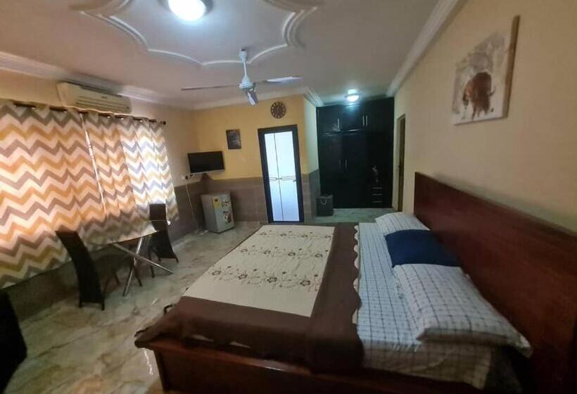 Номер Deluxe, Nesta Barron  Home Away From Home