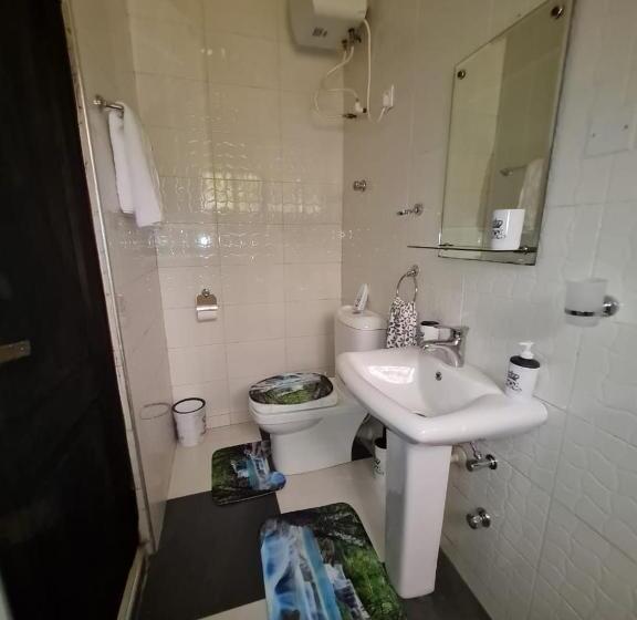 Номер Стандарт, Nesta Barron  Home Away From Home