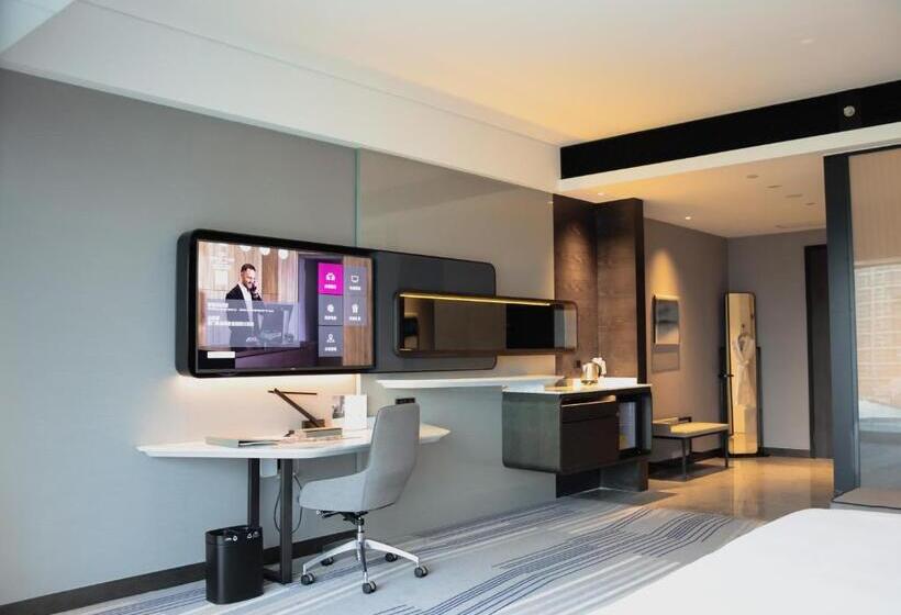 带大床的标准间, Crowne Plaza Xiamen Jimei Seaview, An Ihg Hotel Free Mini Bar