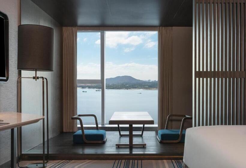 高级客房, Crowne Plaza Xiamen Jimei Seaview, An Ihg Hotel Free Mini Bar