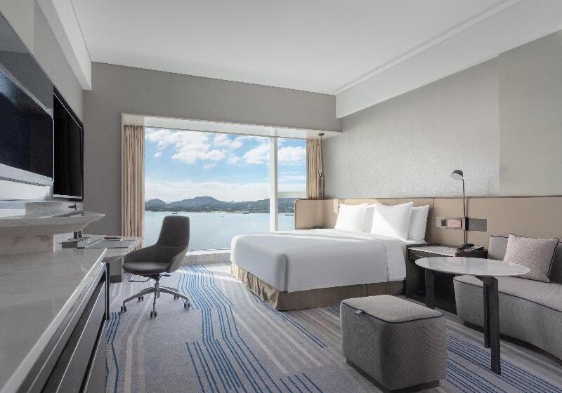 带大床的标准间, Crowne Plaza Xiamen Jimei Seaview, An Ihg Hotel Free Mini Bar