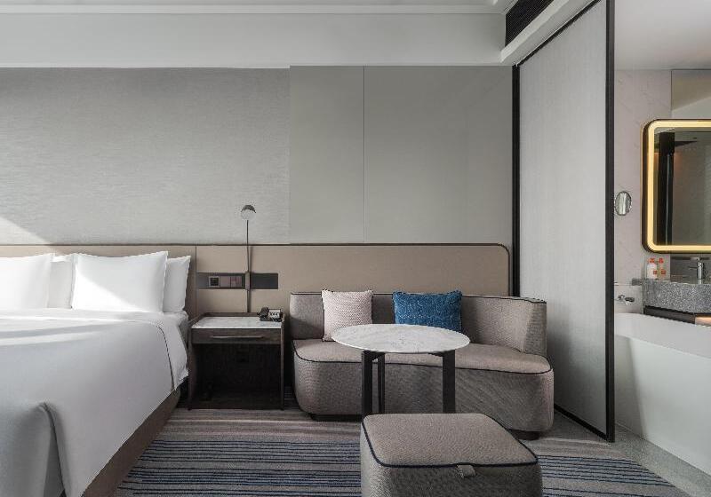 带海景的标准房, Crowne Plaza Xiamen Jimei Seaview, An Ihg Hotel Free Mini Bar