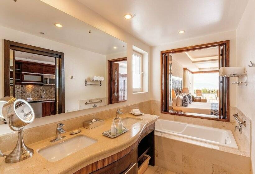 סוויטת ג'וניור נוף לים, Grand Miramar All Luxury Suites & Residences