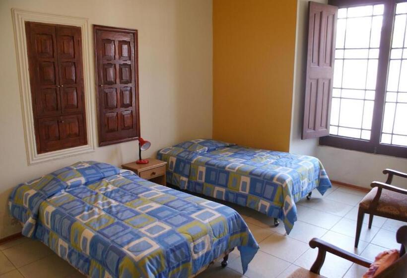 غرفة قياسية ثلاثية, Flying Dog Hostel Arequipa