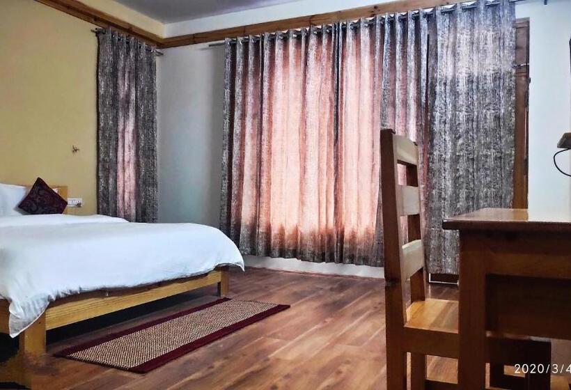 디럭스 룸, Tirthan Grand Riverside