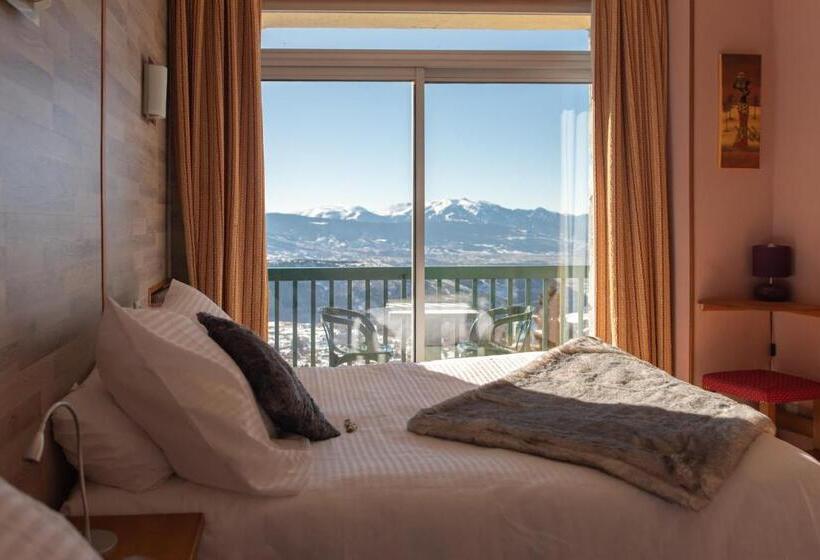 标准三人间, Des Pyrénées