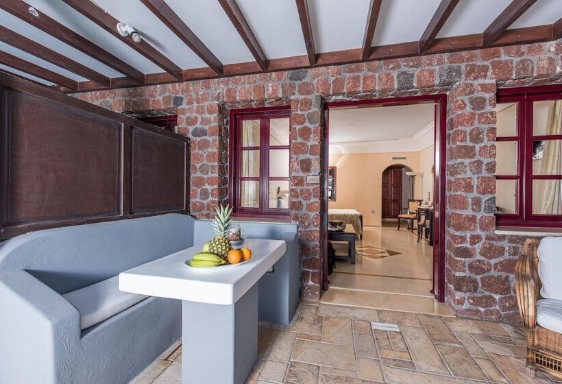 Полулюкс с Бассейном, Maison Des Lys  Luxury Suites