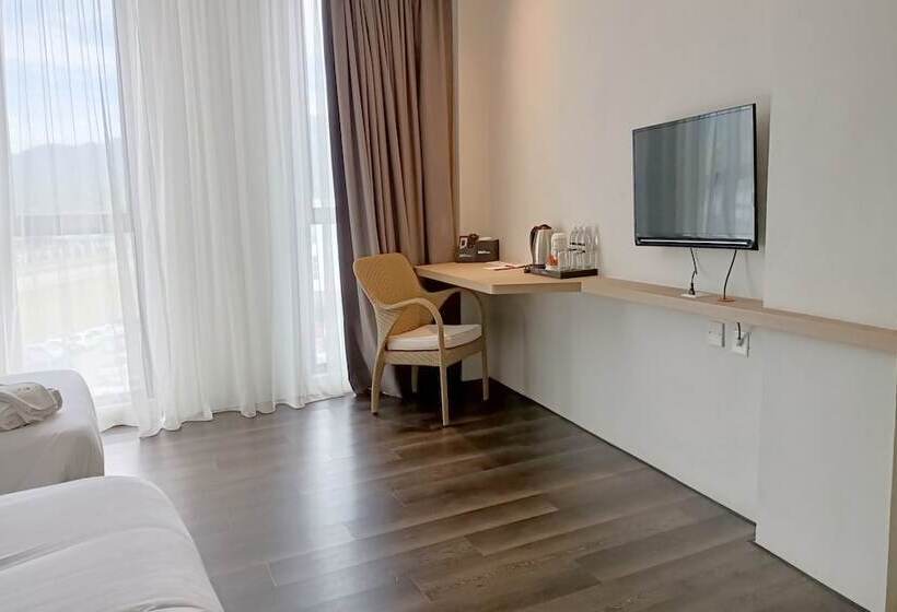 Семейный Номер Deluxe, Roxy Hotel Serian