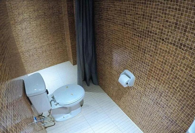 标准间带阳台, Reddoorz Plus @ Taj Hotel Tuguegarao